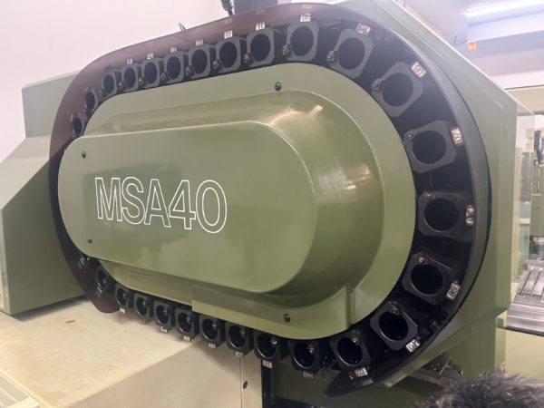 Máy phay MAKINO MSA40-30
