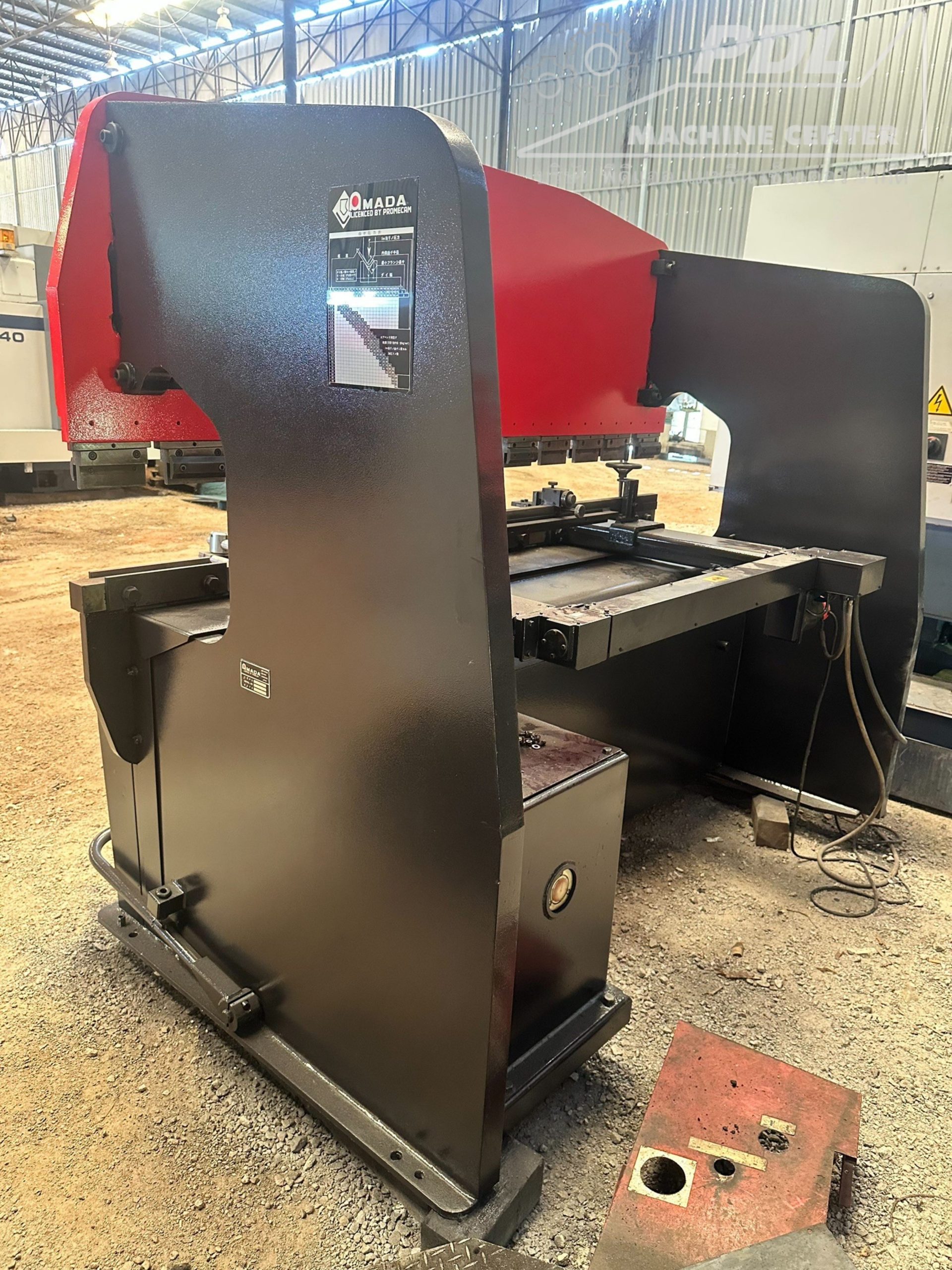 Press Brake Amada RG-80 800898 | 80 ton 2500 mm - Image 3